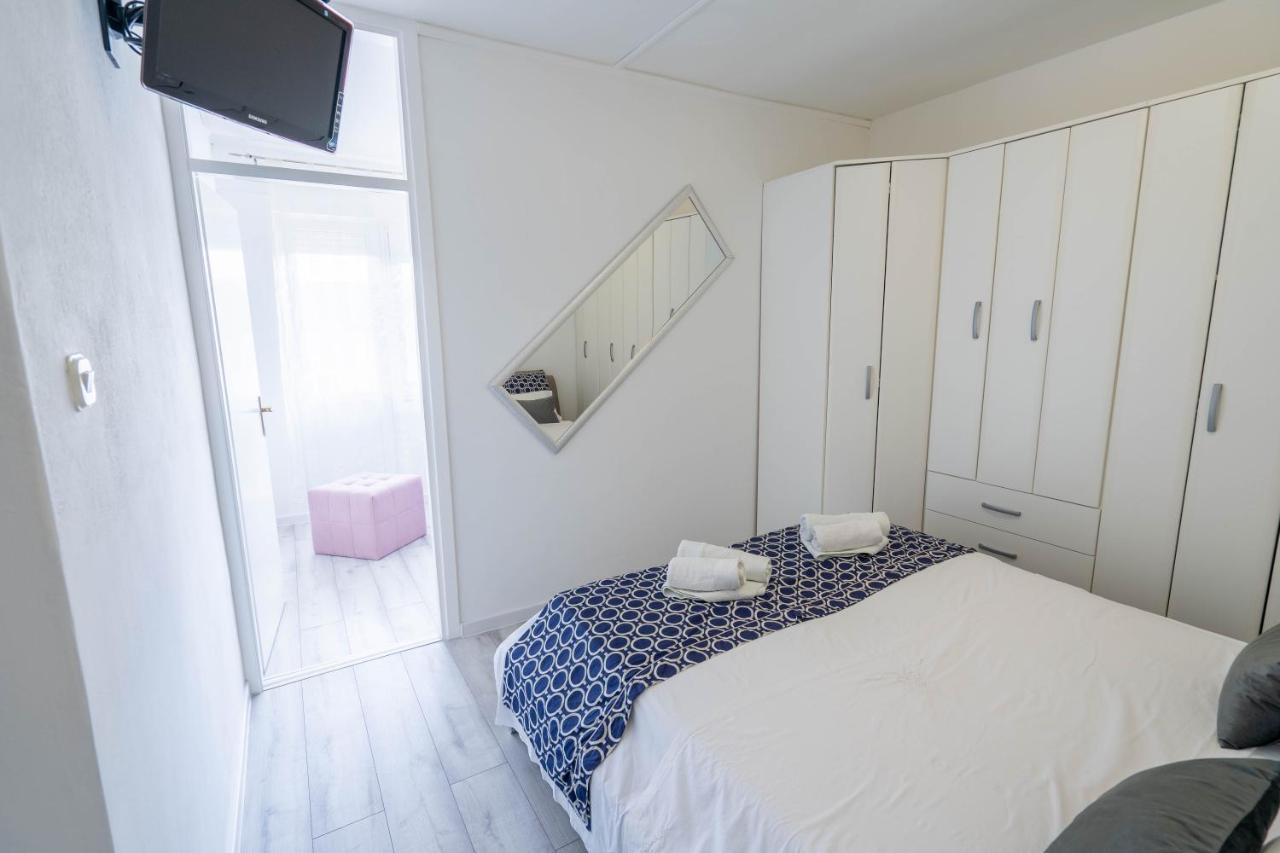 Apartman M Lejlighed Knin Eksteriør billede