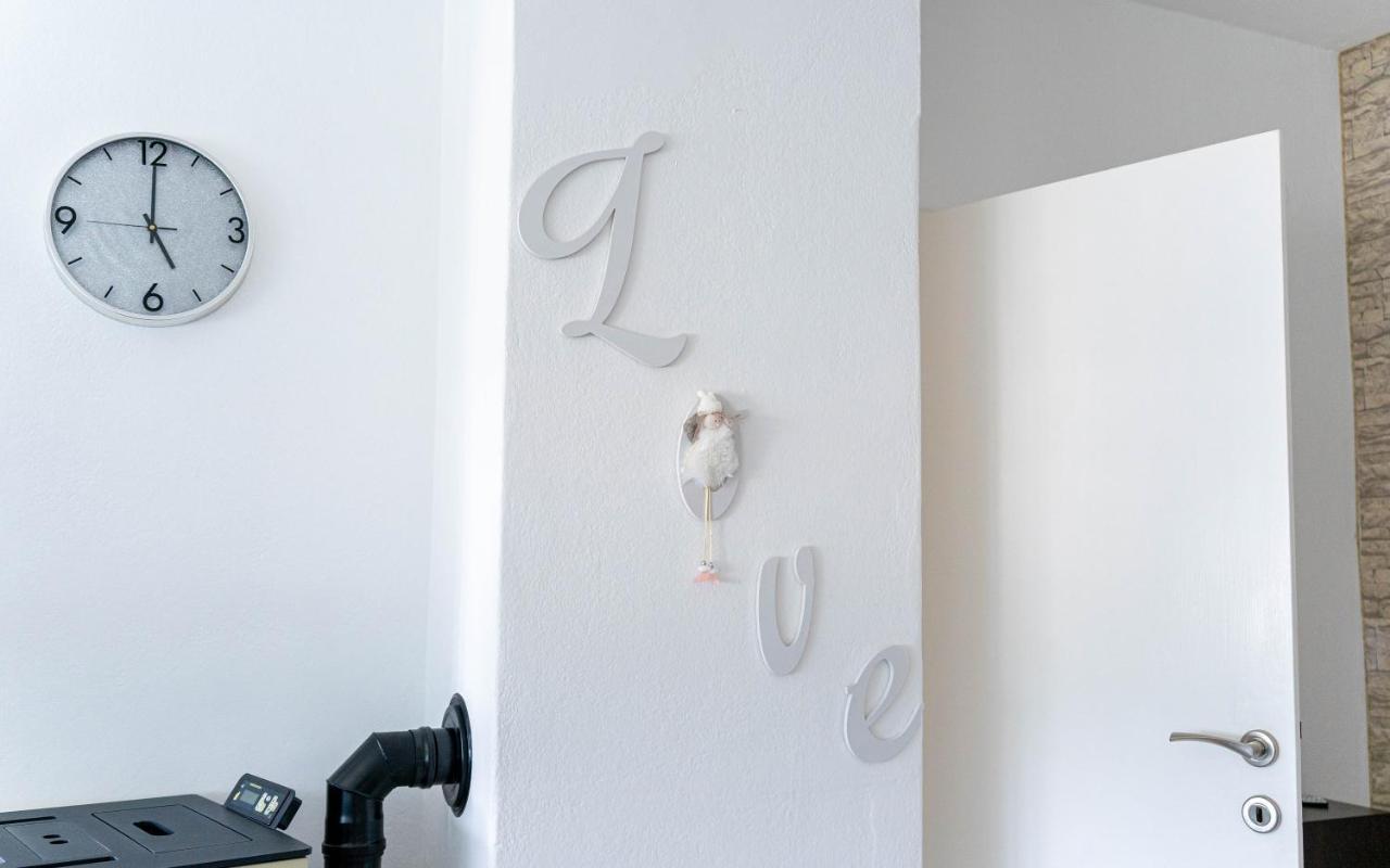 Apartman M Lejlighed Knin Eksteriør billede