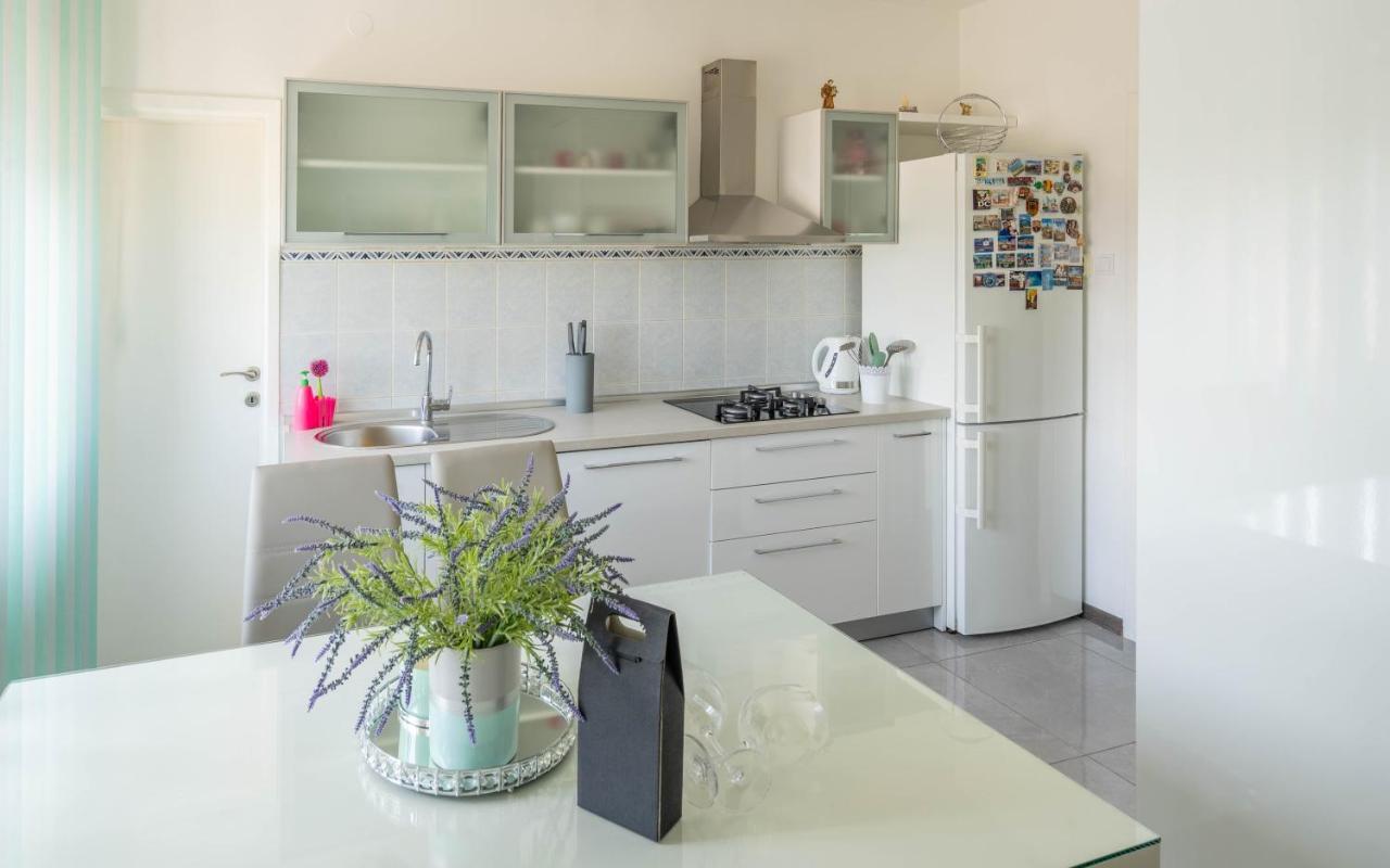 Apartman M Lejlighed Knin Eksteriør billede