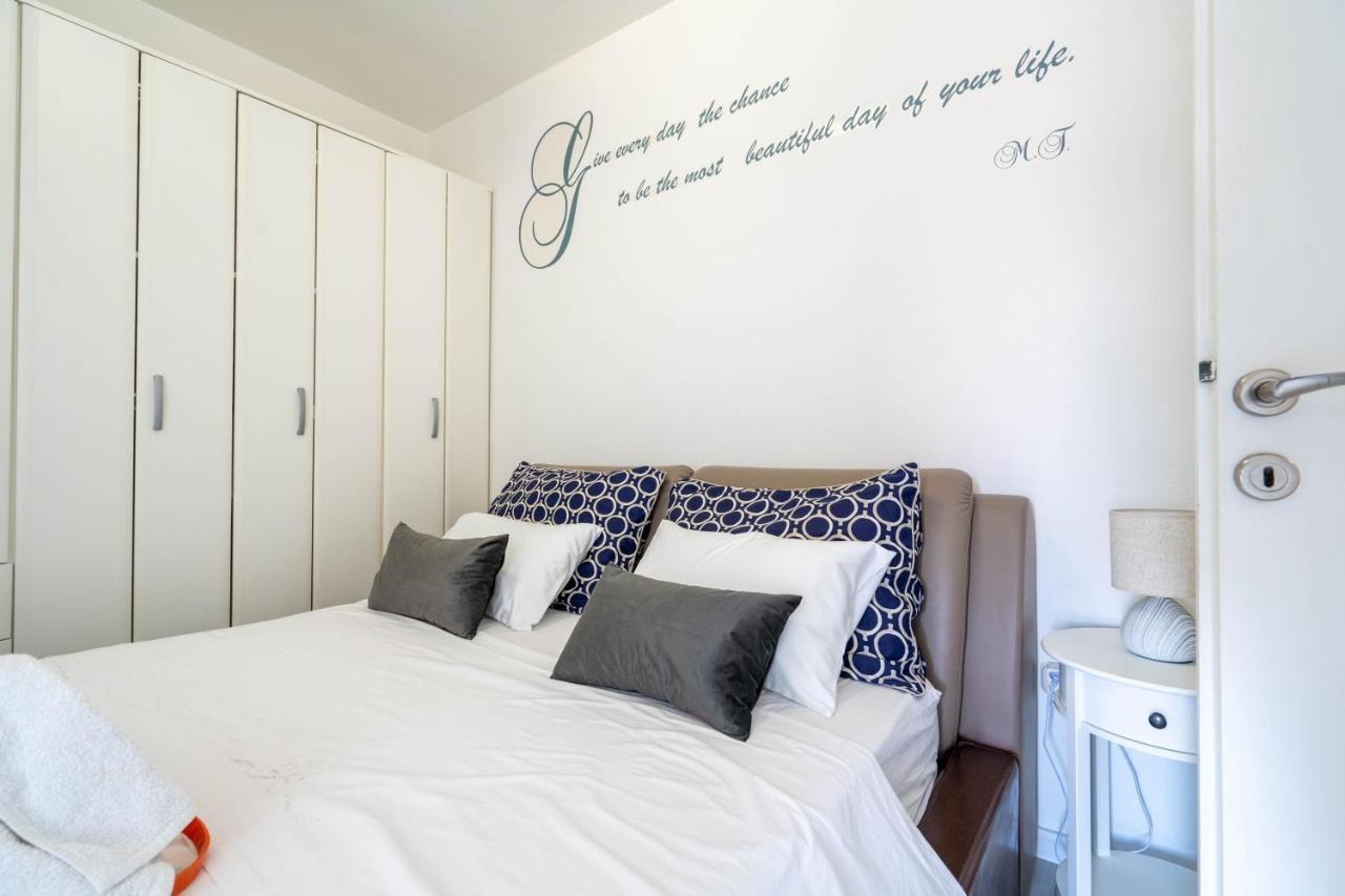 Apartman M Lejlighed Knin Eksteriør billede